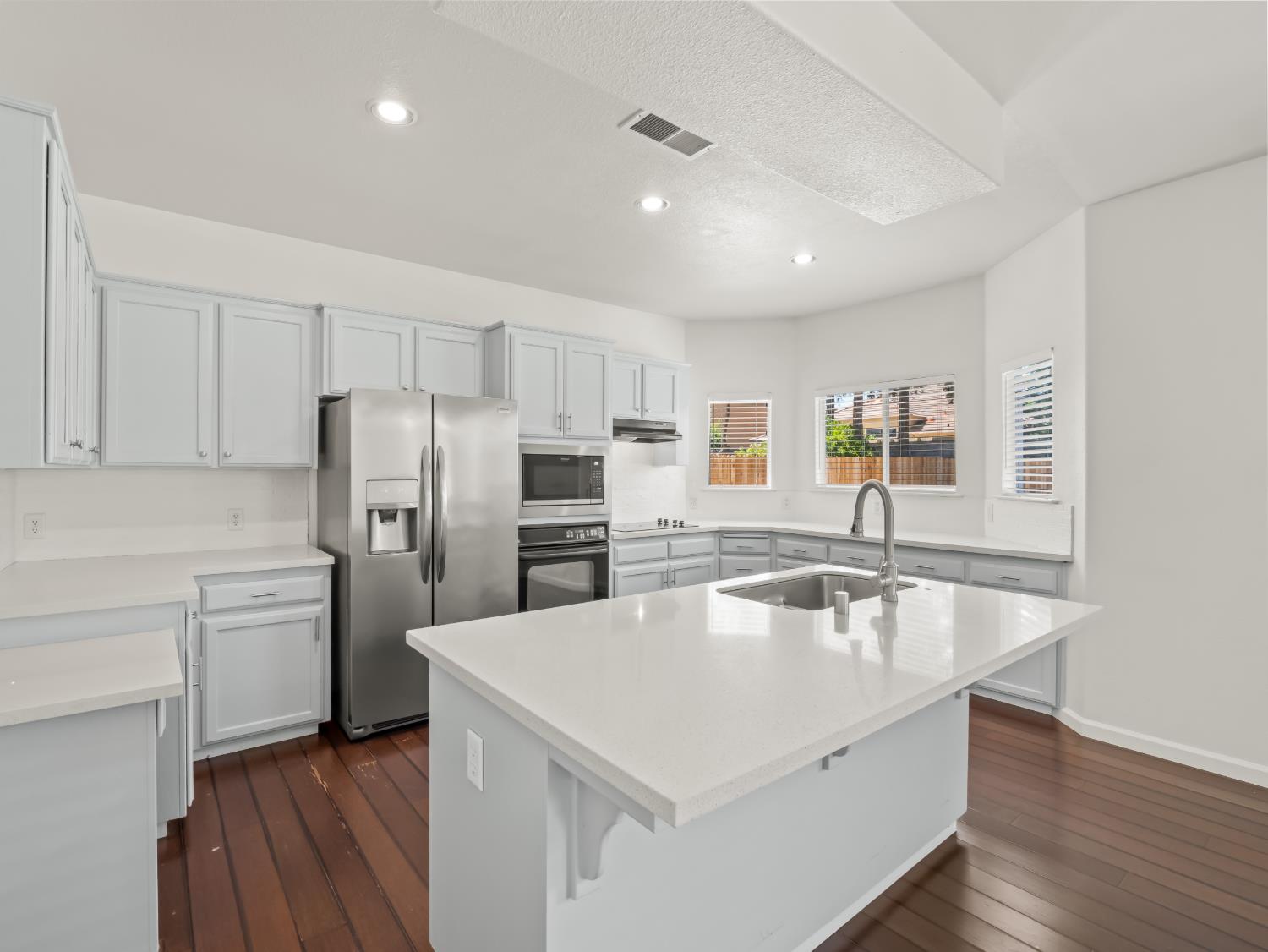 1897 Goshen Ave, Clovis, CA 93611