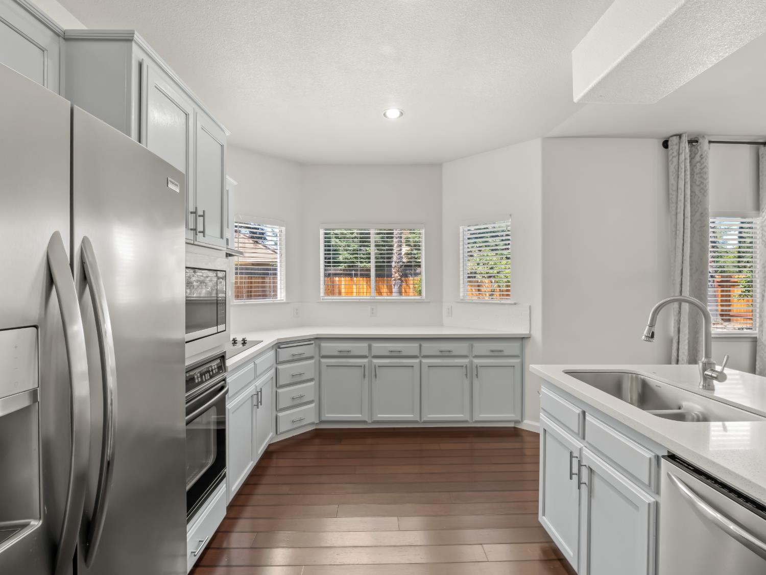 1897 Goshen Ave, Clovis, CA 93611