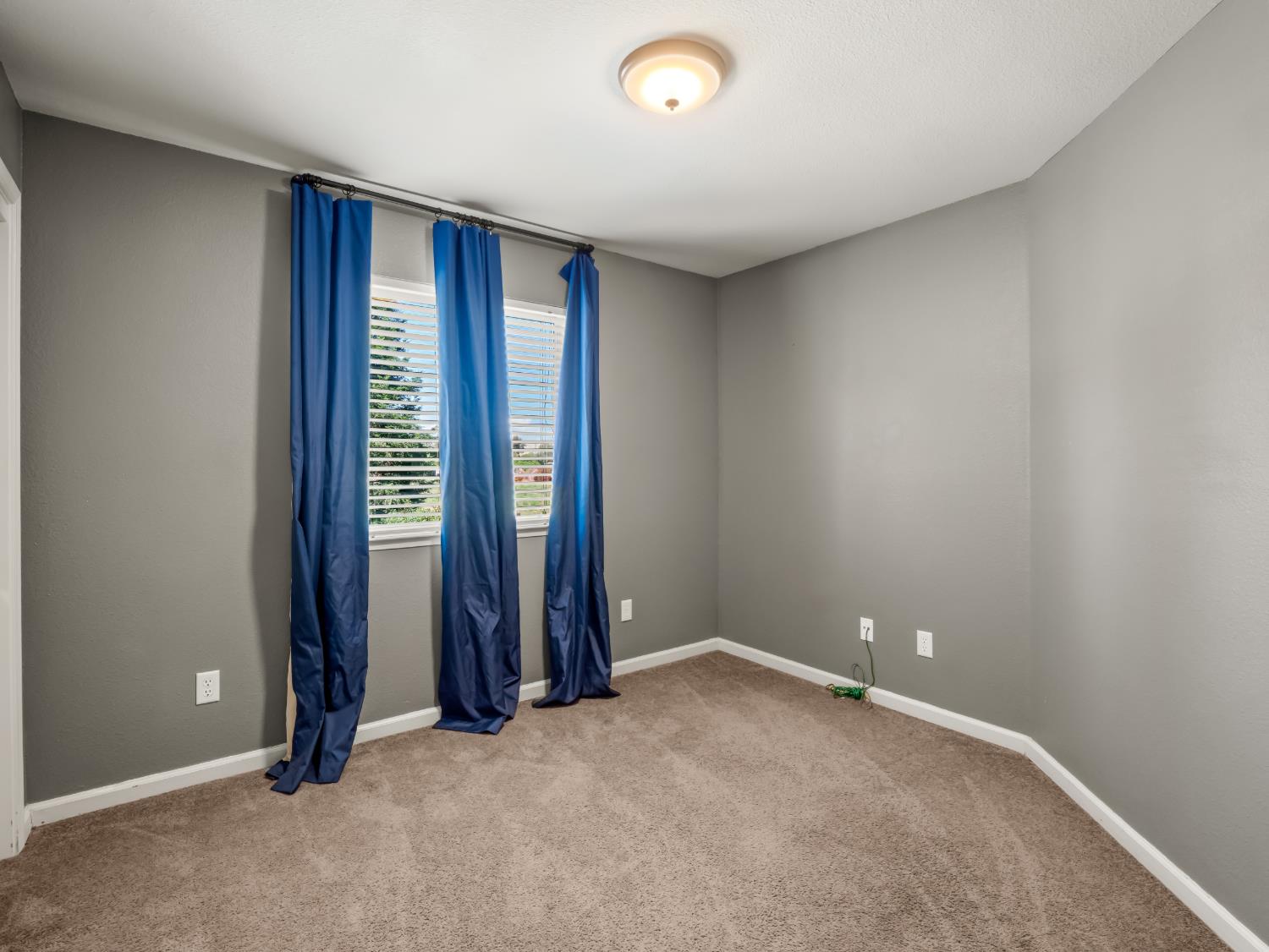 1897 Goshen Ave, Clovis, CA 93611
