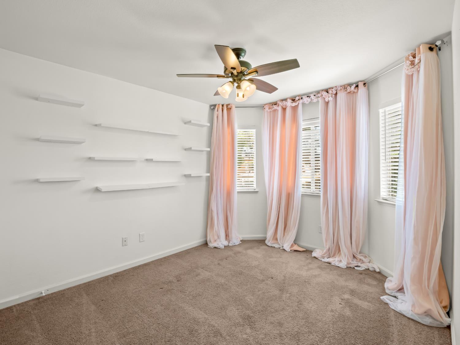 1897 Goshen Ave, Clovis, CA 93611