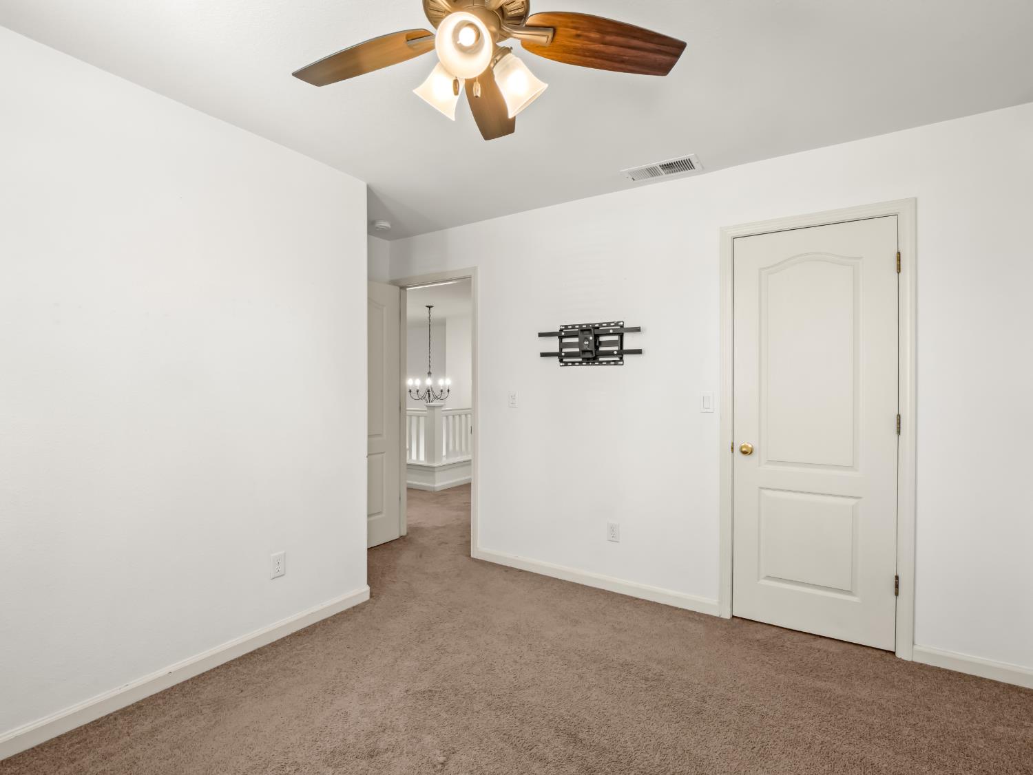 1897 Goshen Ave, Clovis, CA 93611