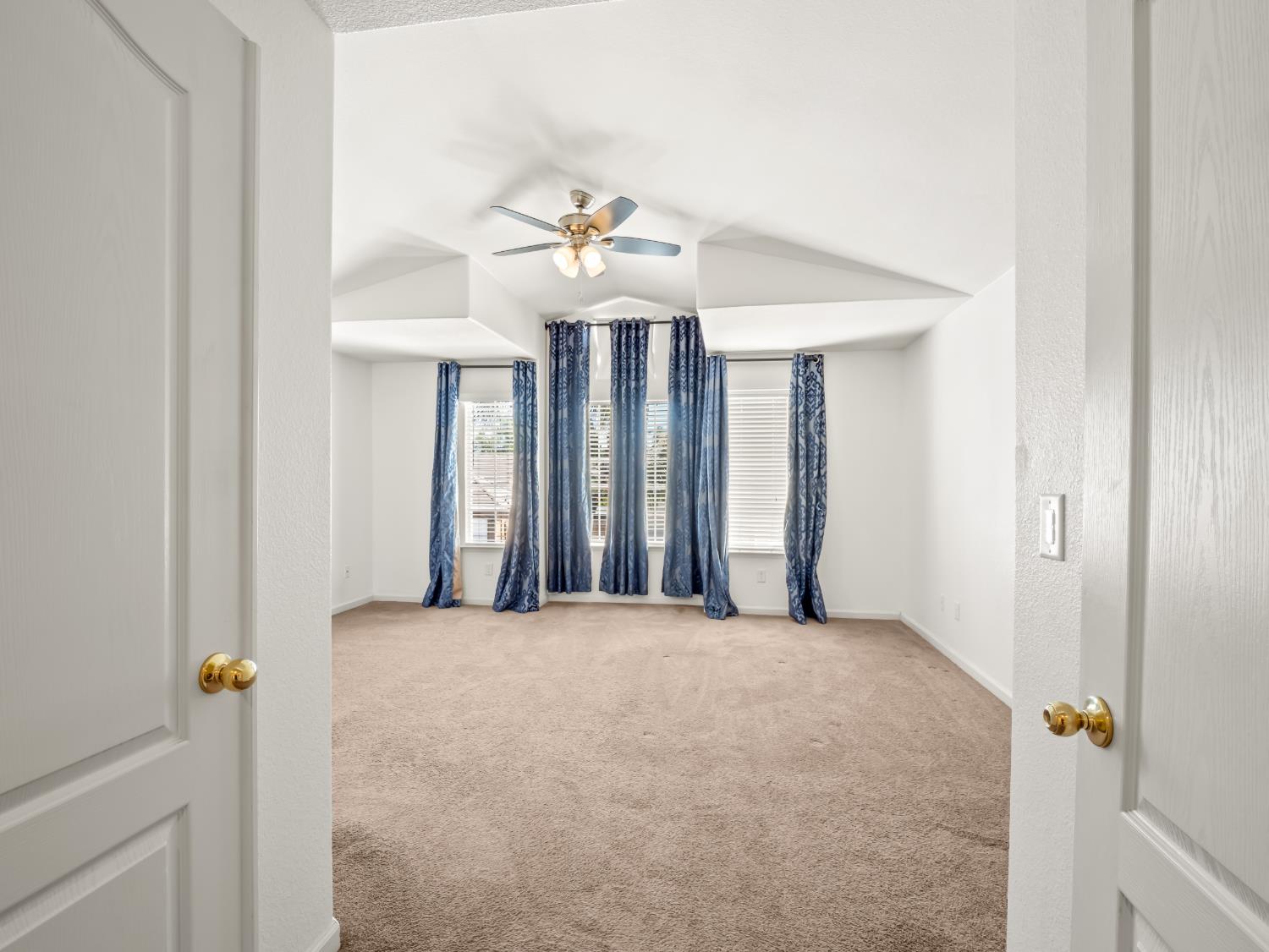 1897 Goshen Ave, Clovis, CA 93611