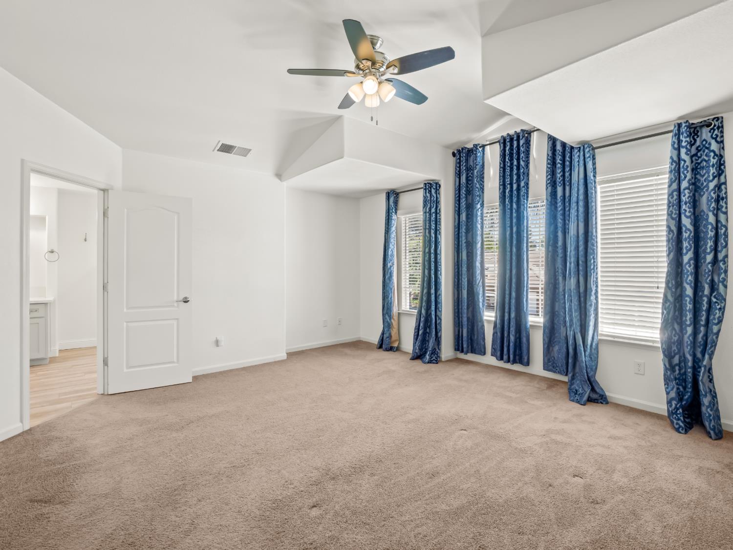 1897 Goshen Ave, Clovis, CA 93611