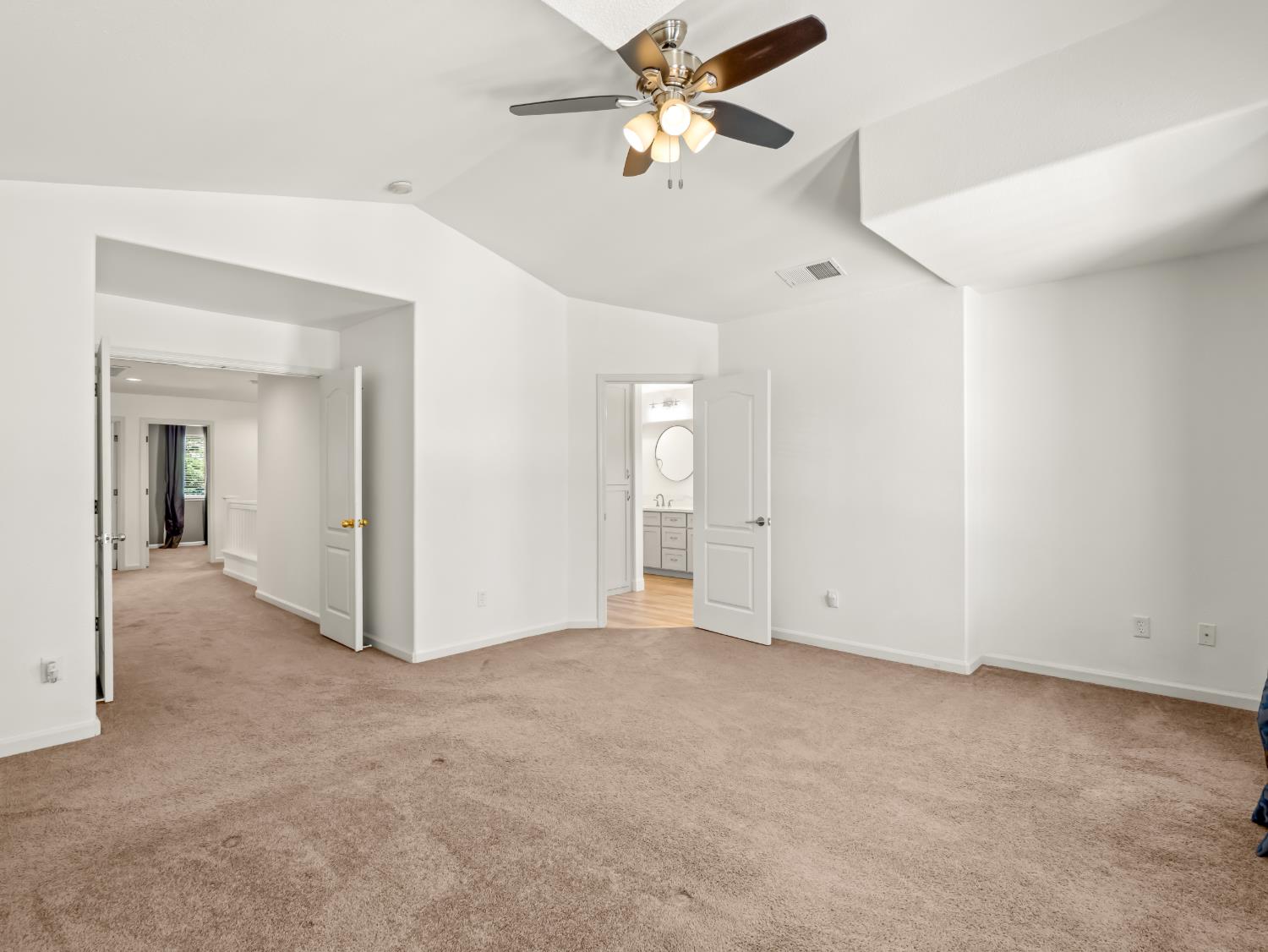 1897 Goshen Ave, Clovis, CA 93611