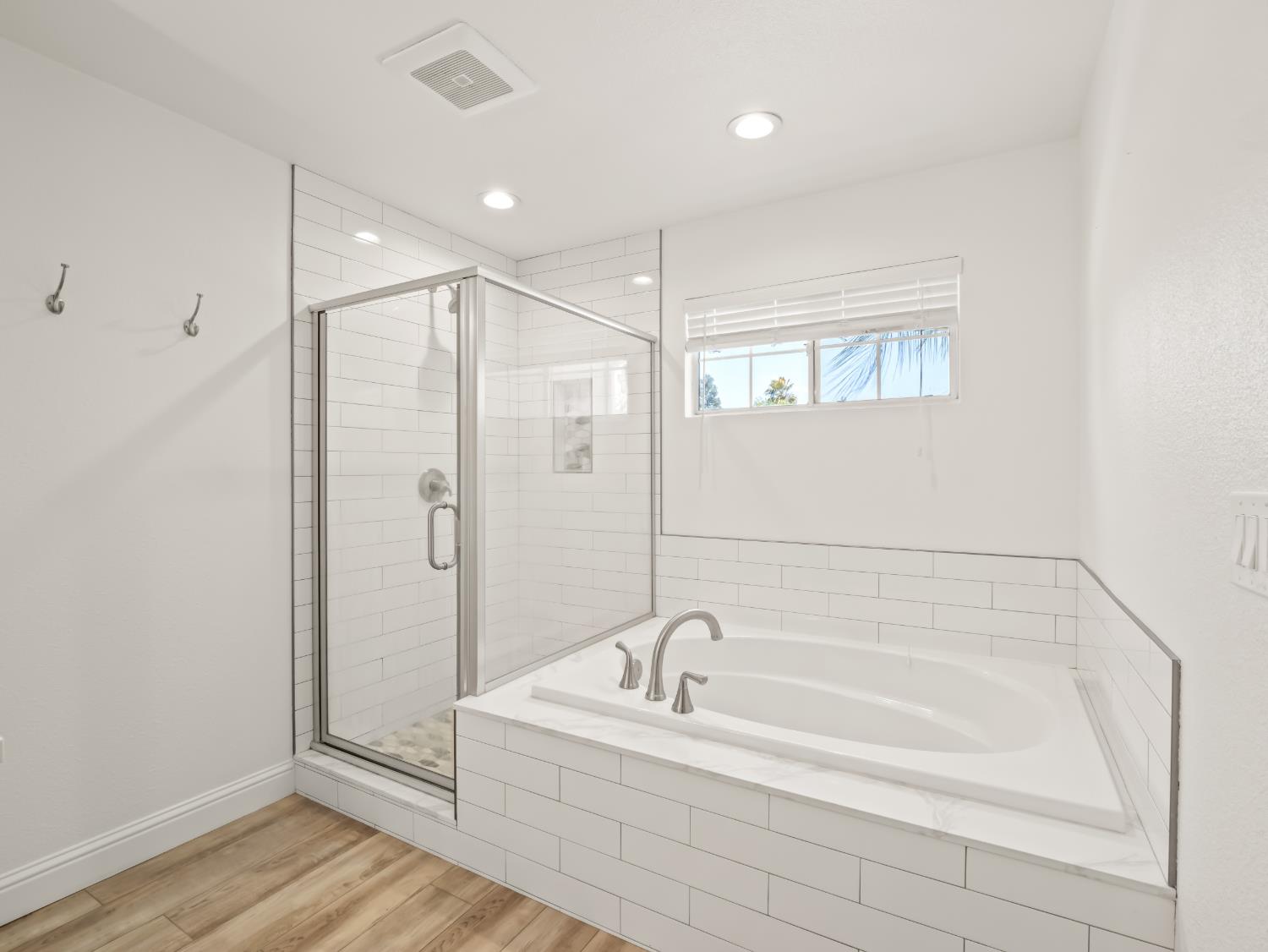 1897 Goshen Ave, Clovis, CA 93611