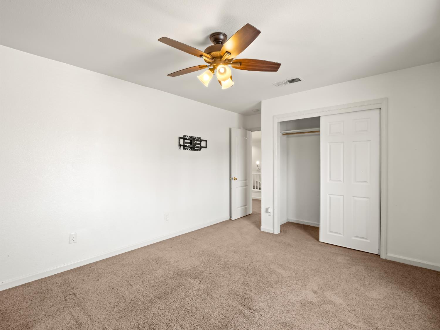 1897 Goshen Ave, Clovis, CA 93611