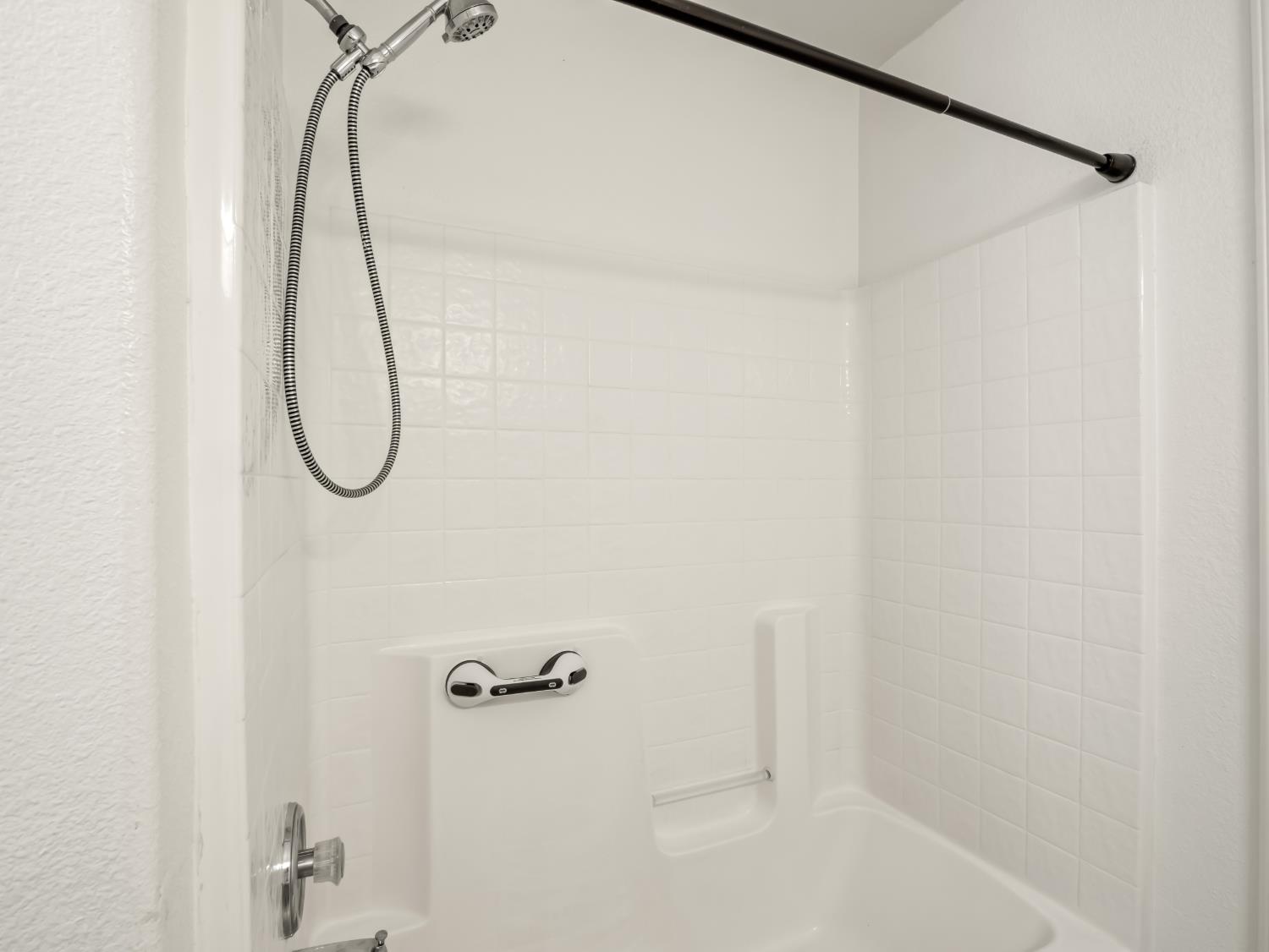 1897 Goshen Ave, Clovis, CA 93611