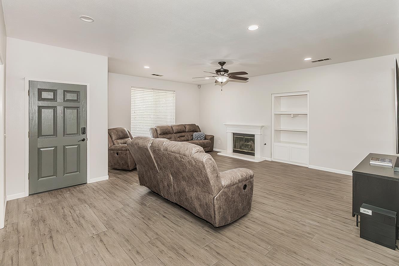 376 W Orange St, Kingsburg, CA 93631