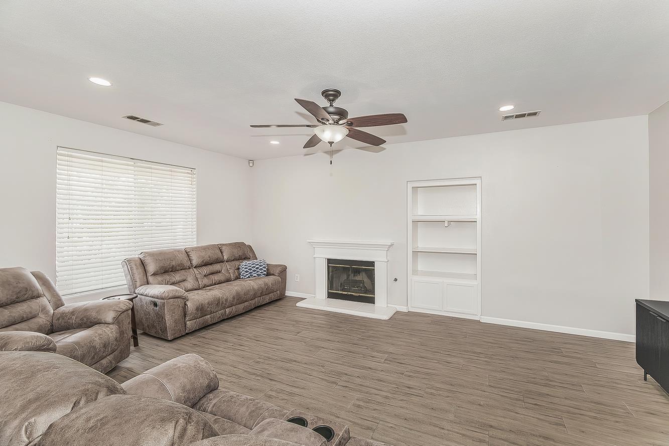 376 W Orange St, Kingsburg, CA 93631