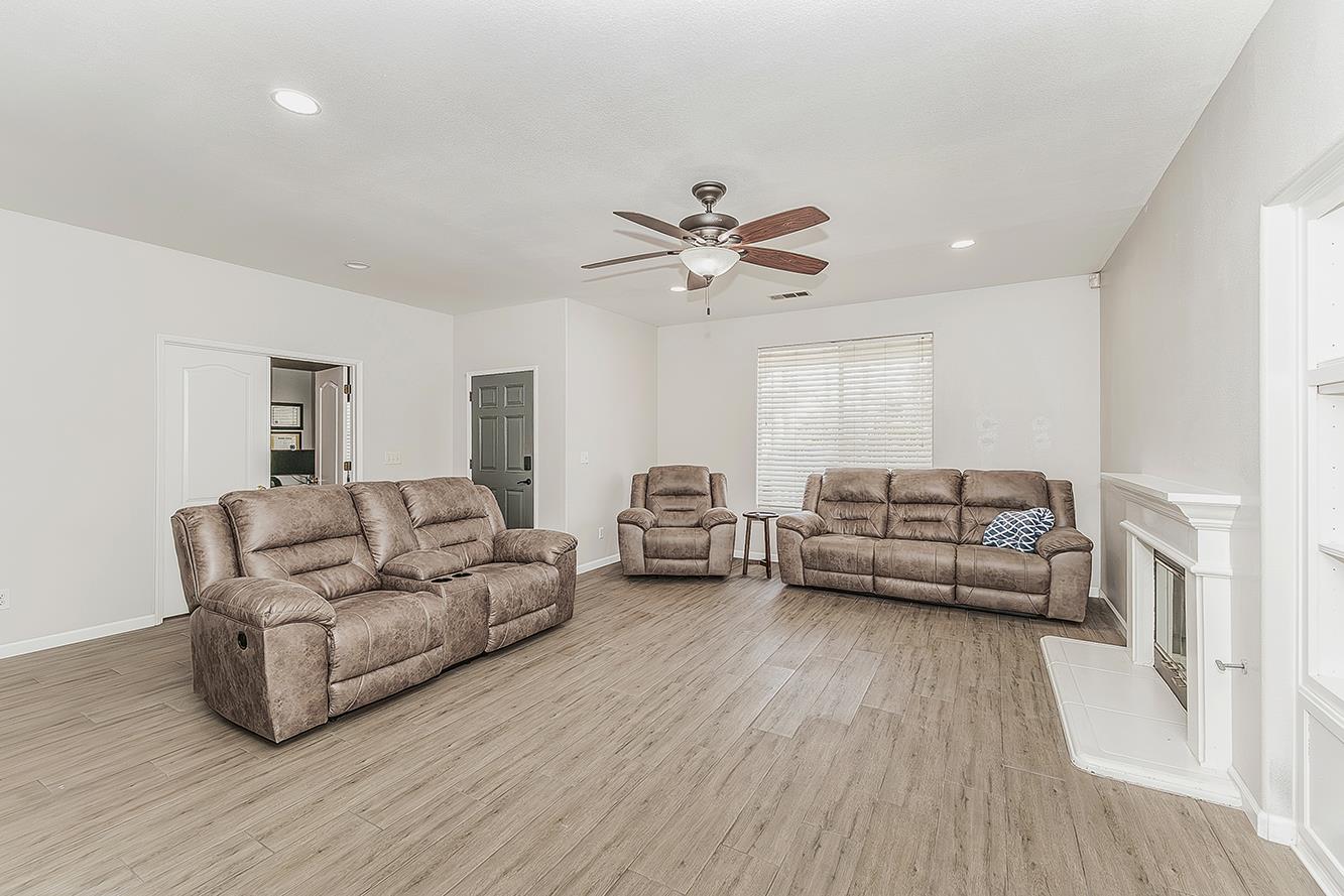 376 W Orange St, Kingsburg, CA 93631
