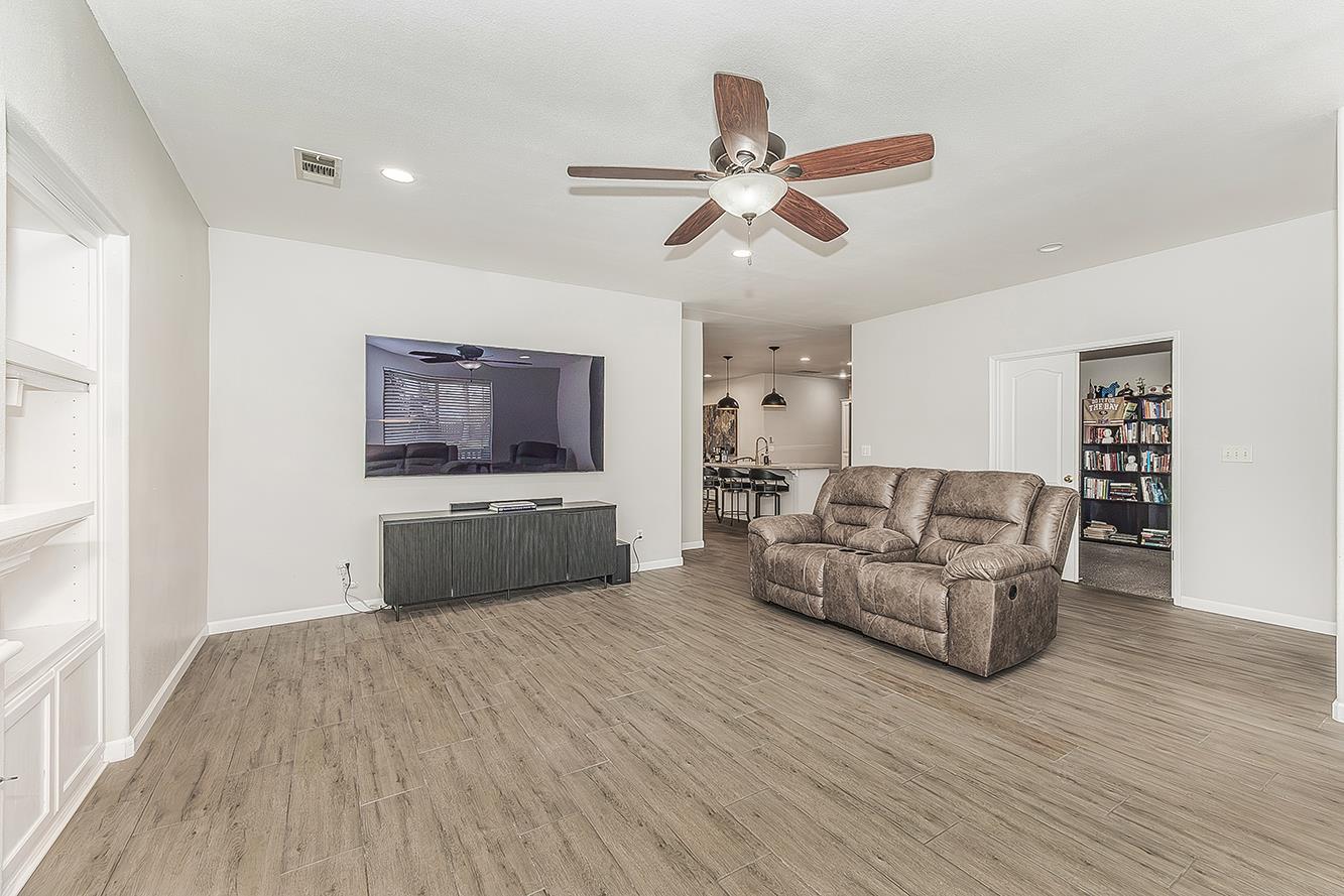 376 W Orange St, Kingsburg, CA 93631