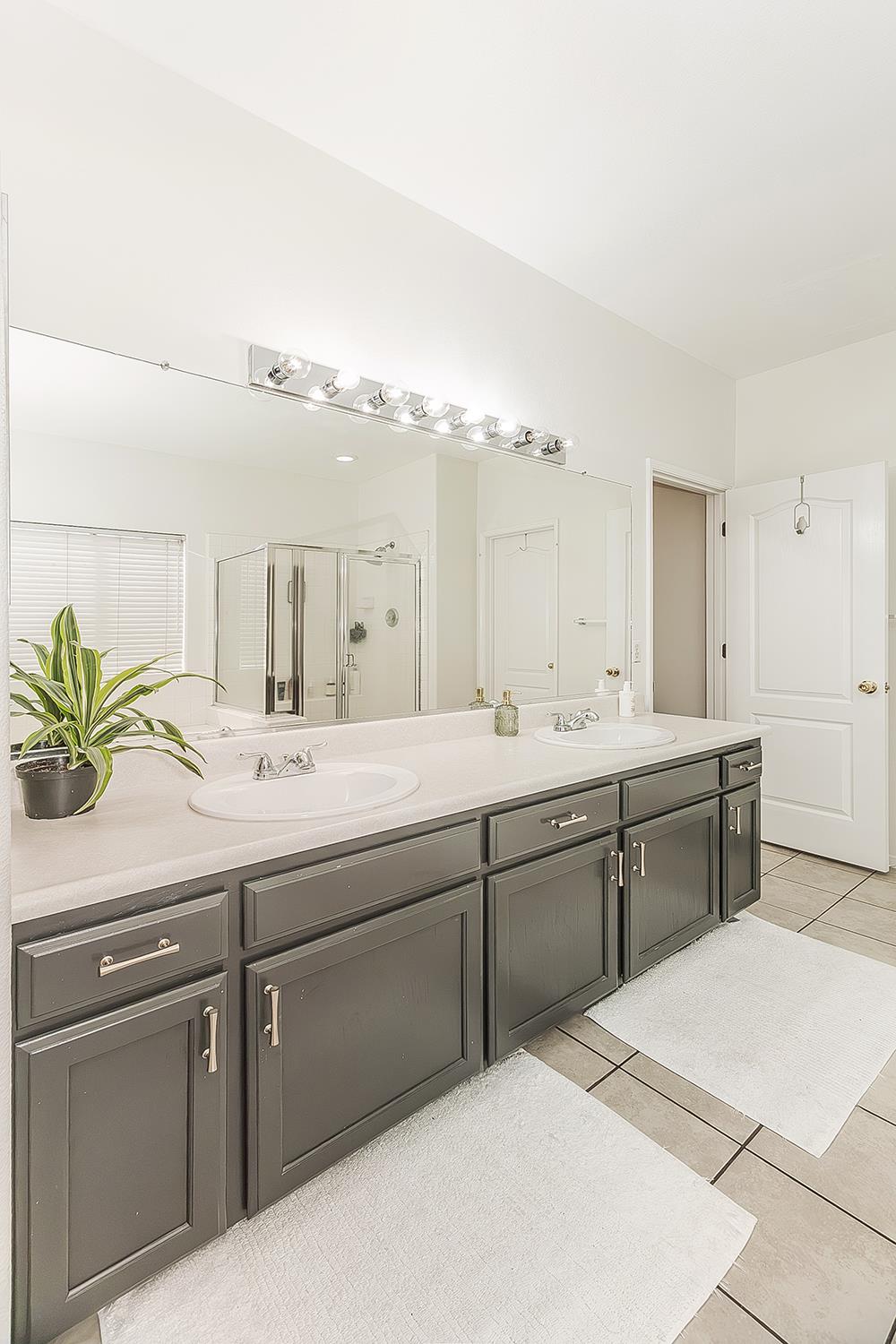 376 W Orange St, Kingsburg, CA 93631