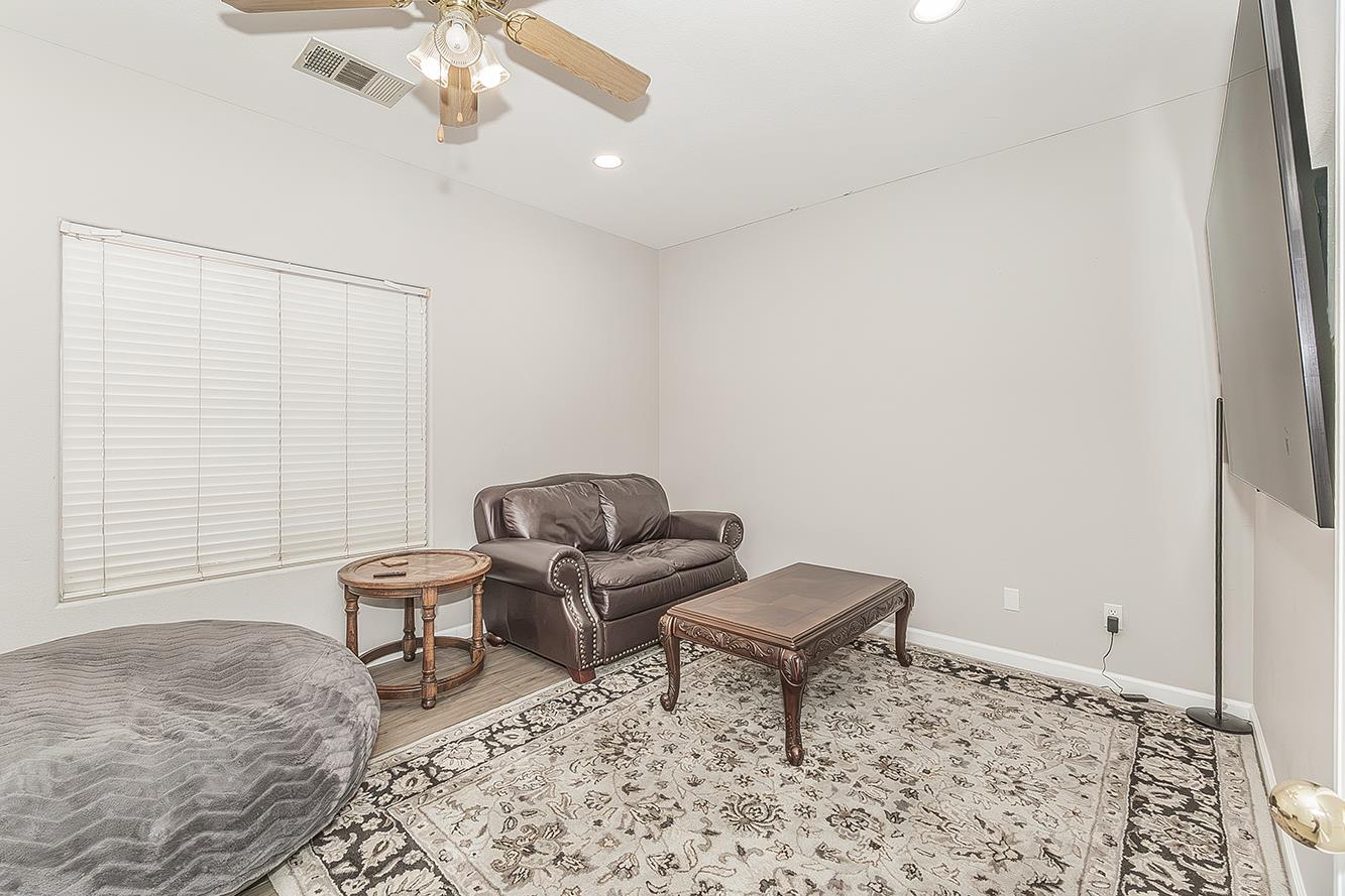 376 W Orange St, Kingsburg, CA 93631