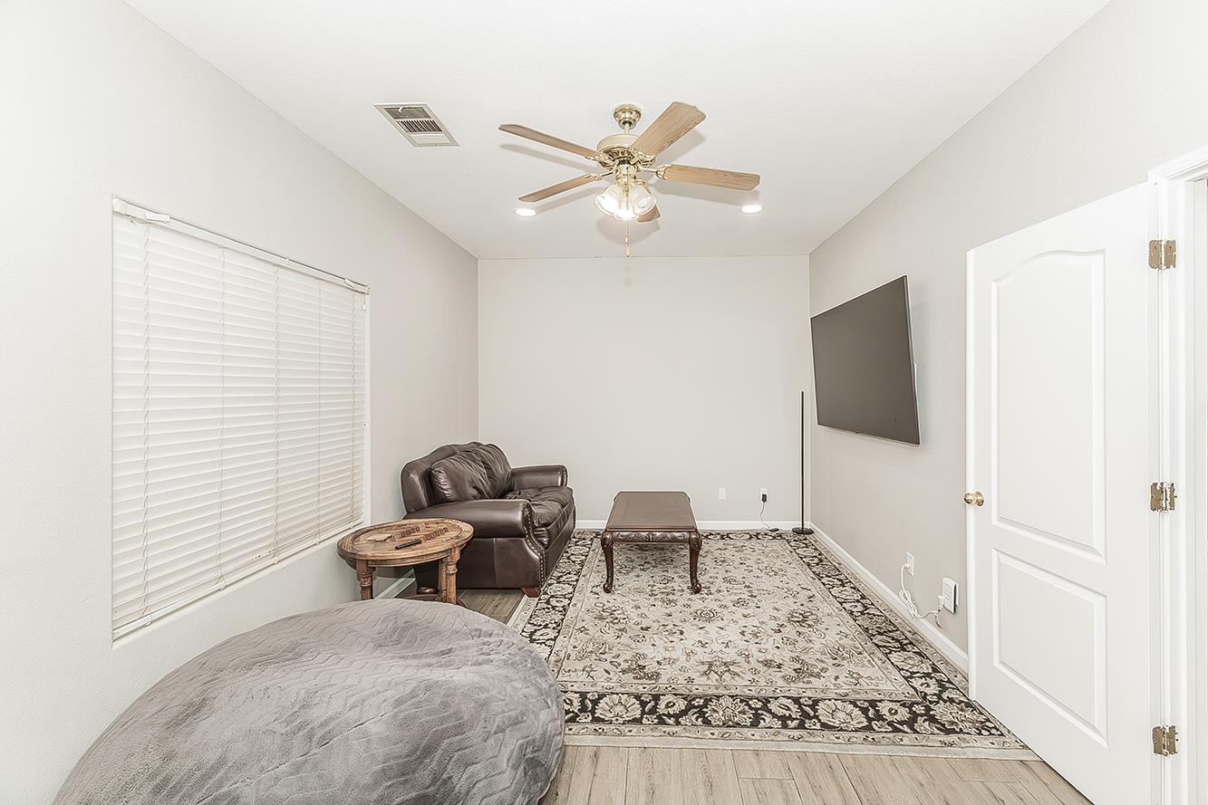 376 W Orange St, Kingsburg, CA 93631