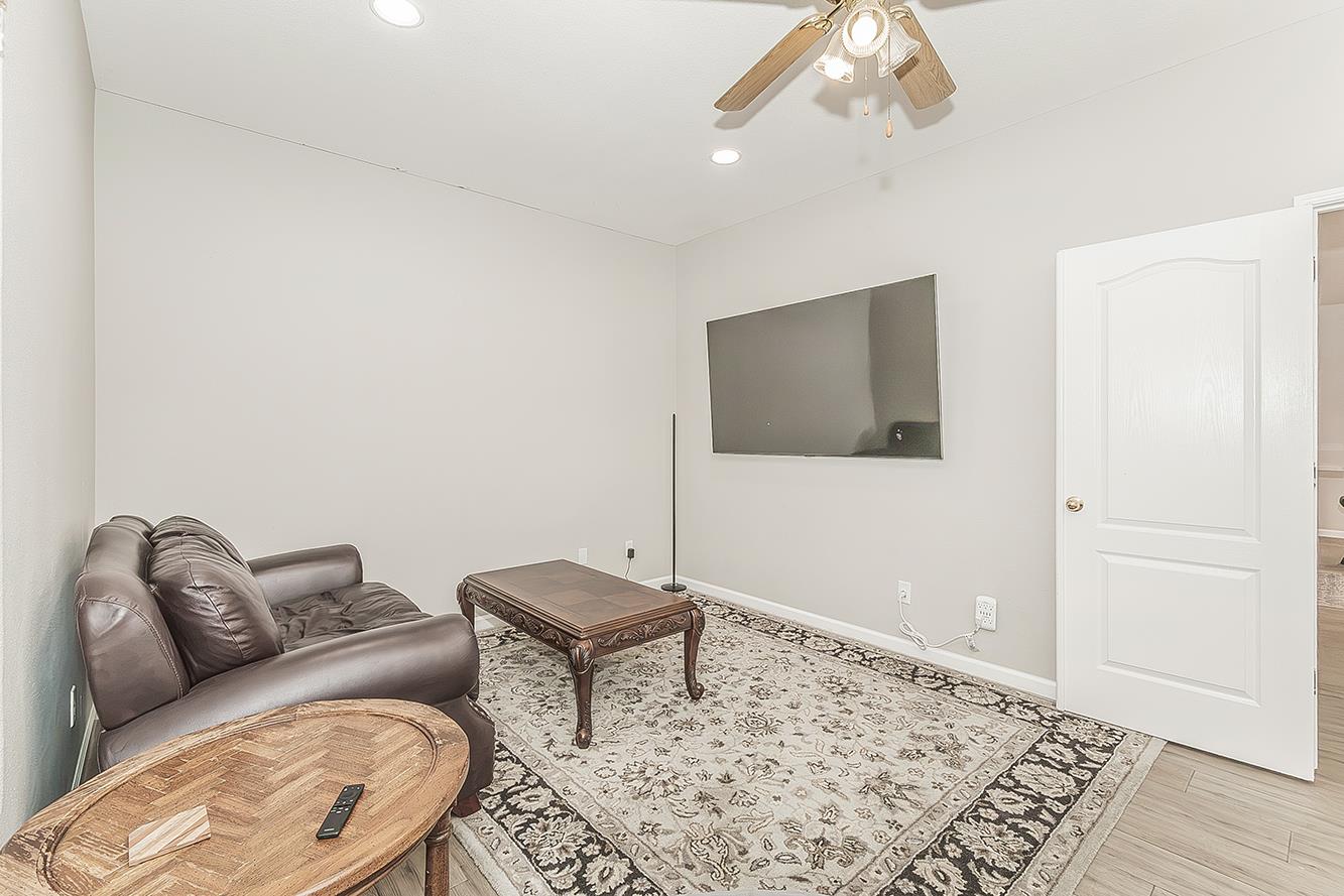 376 W Orange St, Kingsburg, CA 93631