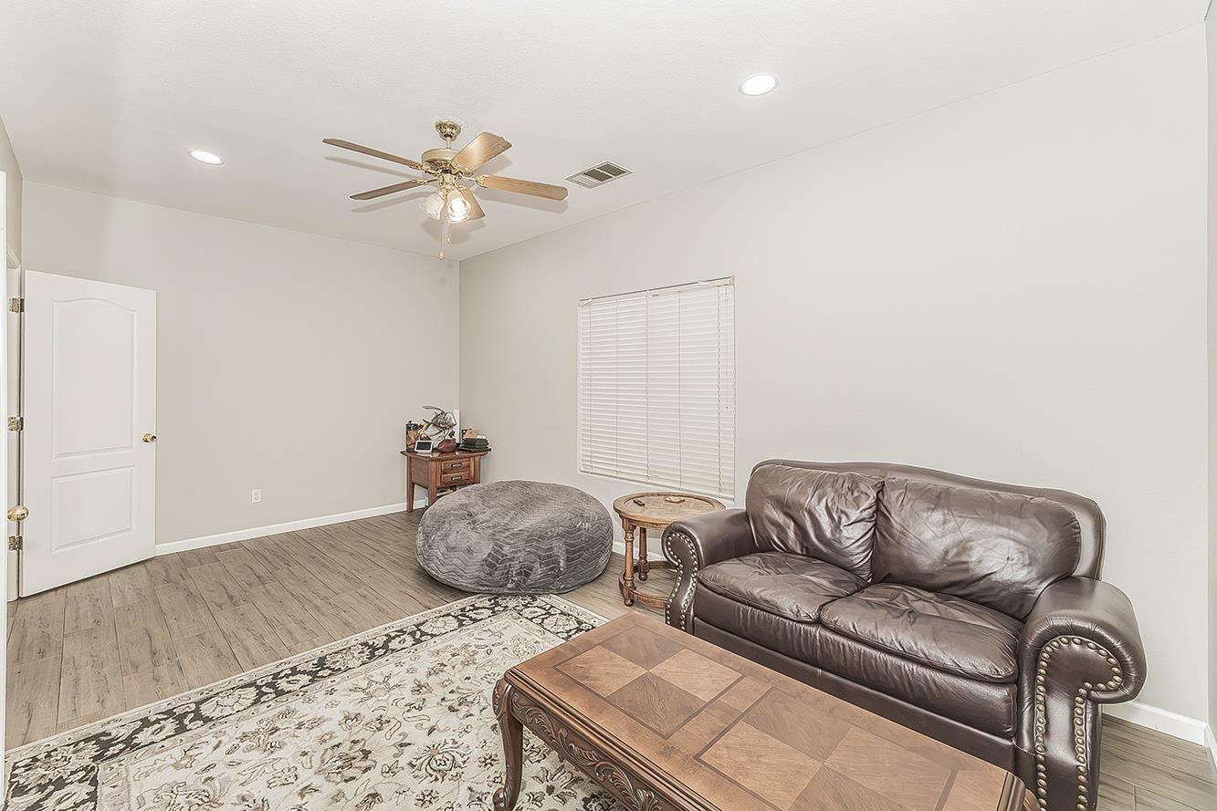 376 W Orange St, Kingsburg, CA 93631