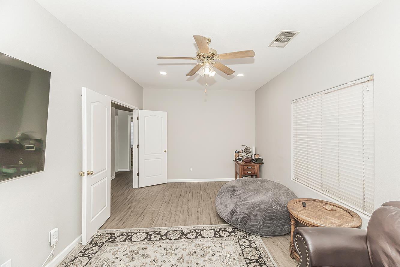 376 W Orange St, Kingsburg, CA 93631