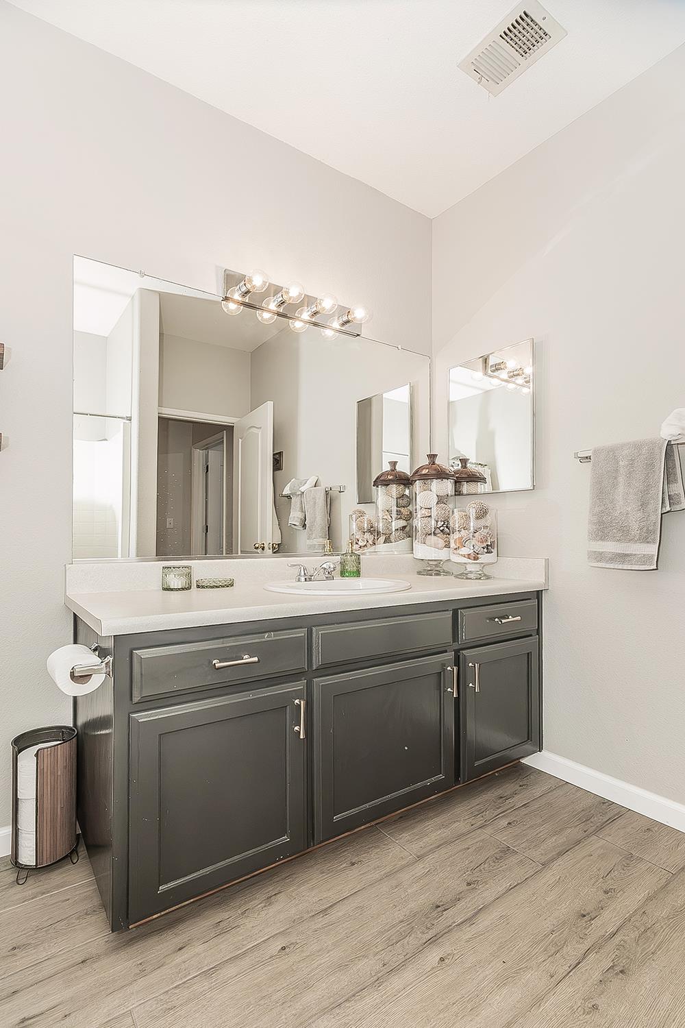 376 W Orange St, Kingsburg, CA 93631