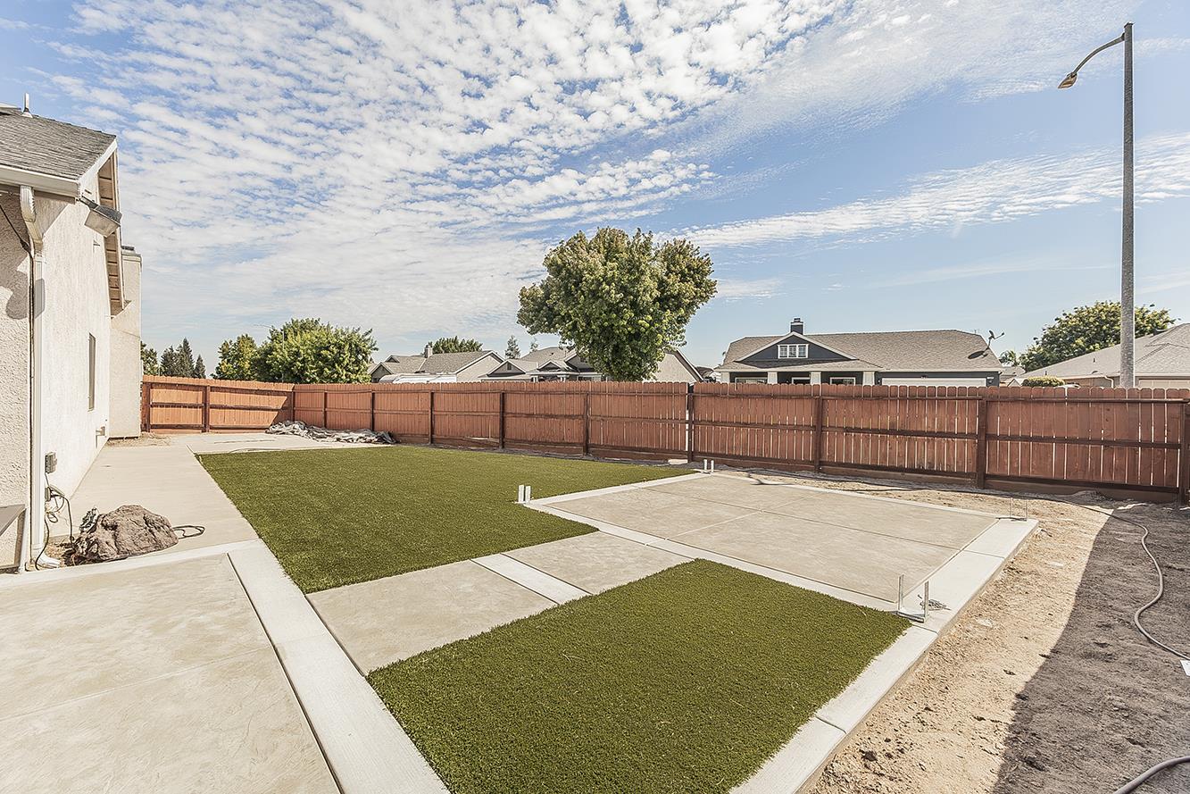 376 W Orange St, Kingsburg, CA 93631