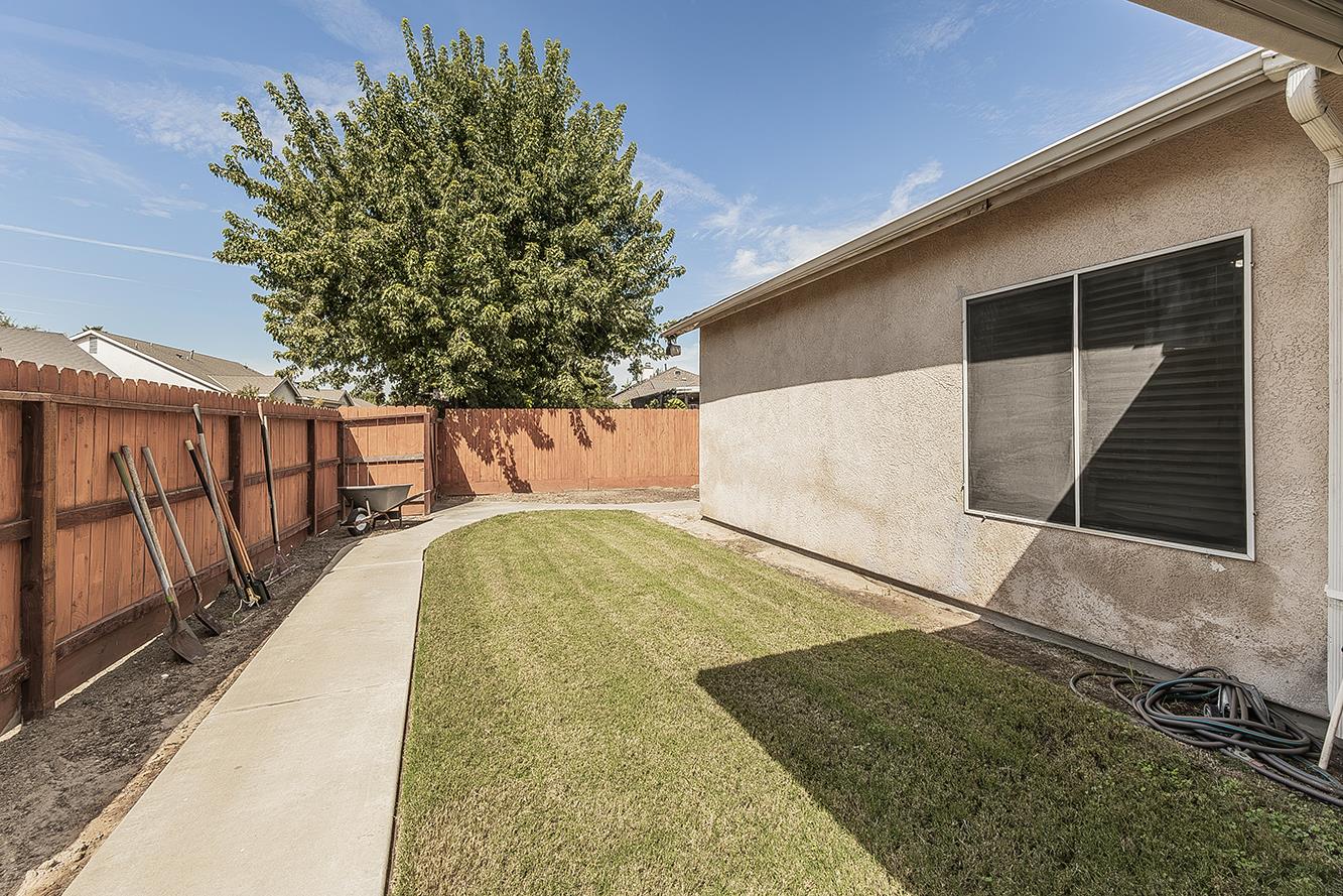 376 W Orange St, Kingsburg, CA 93631