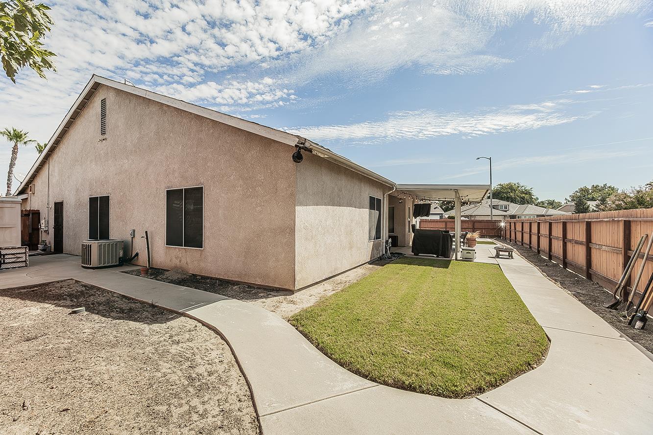 376 W Orange St, Kingsburg, CA 93631
