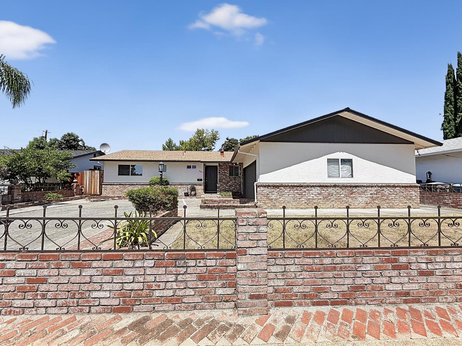 441 W 10th St, Gilroy, CA 95020