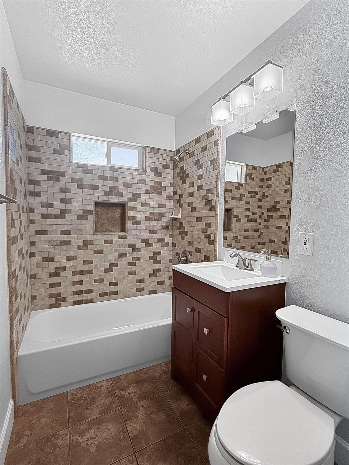 441 W 10th St, Gilroy, CA 95020
