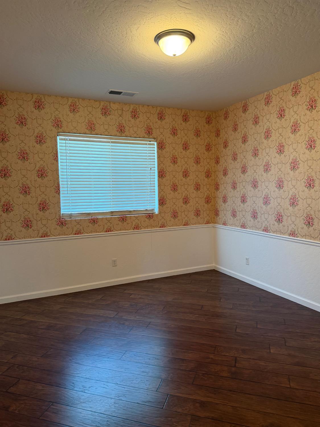 2049 Jordan Ave, Clovis, CA 93611