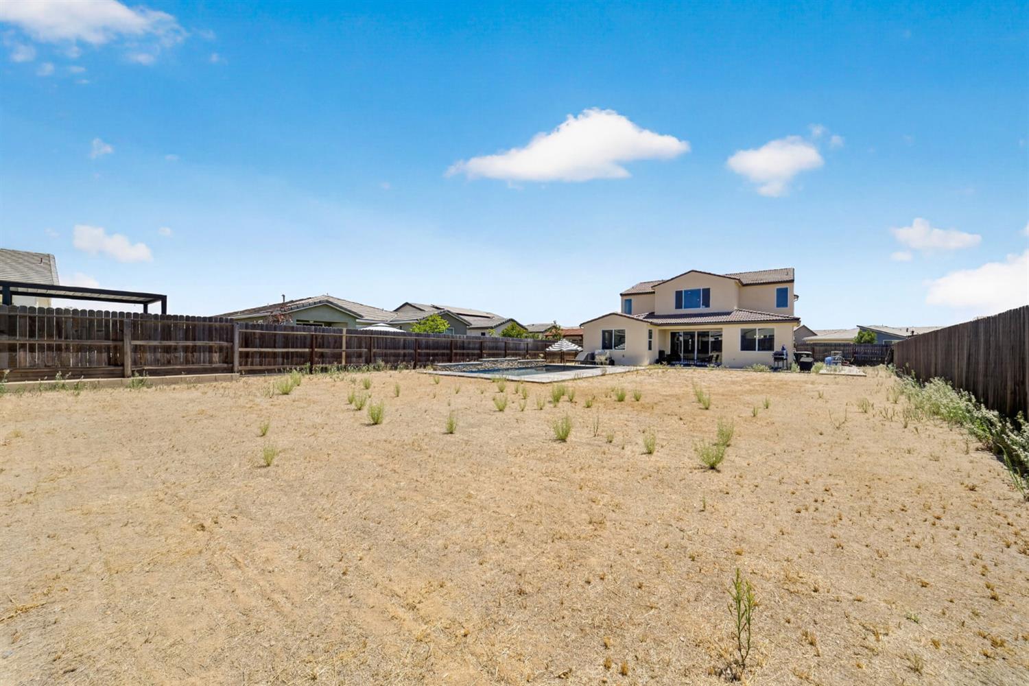987 Groveland Ave W, Madera, CA 93636