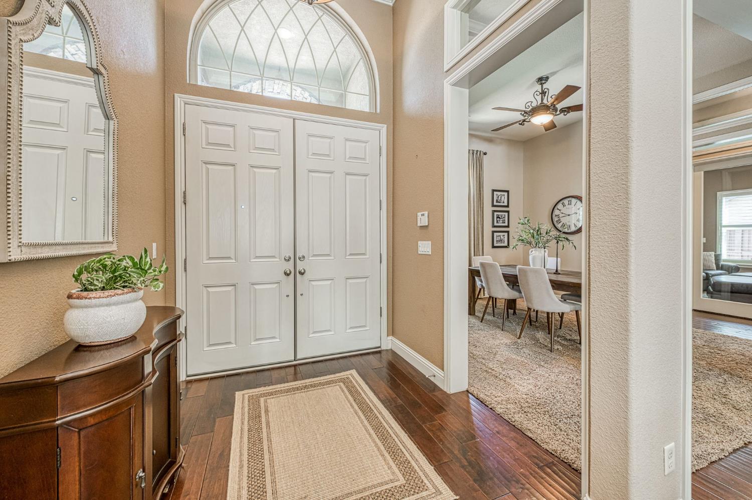 526 W Powers, Clovis, CA 93619