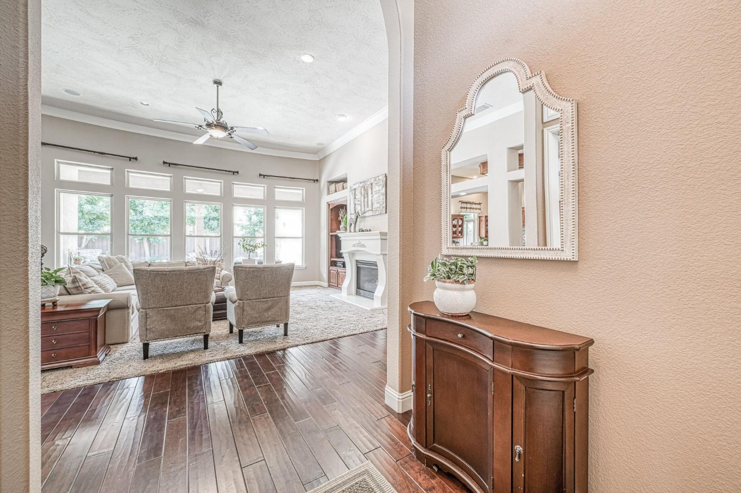 526 W Powers, Clovis, CA 93619