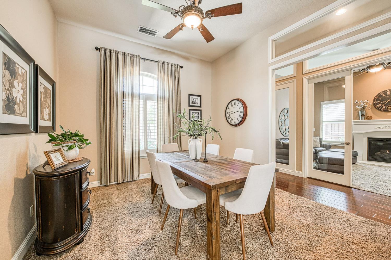 526 W Powers, Clovis, CA 93619