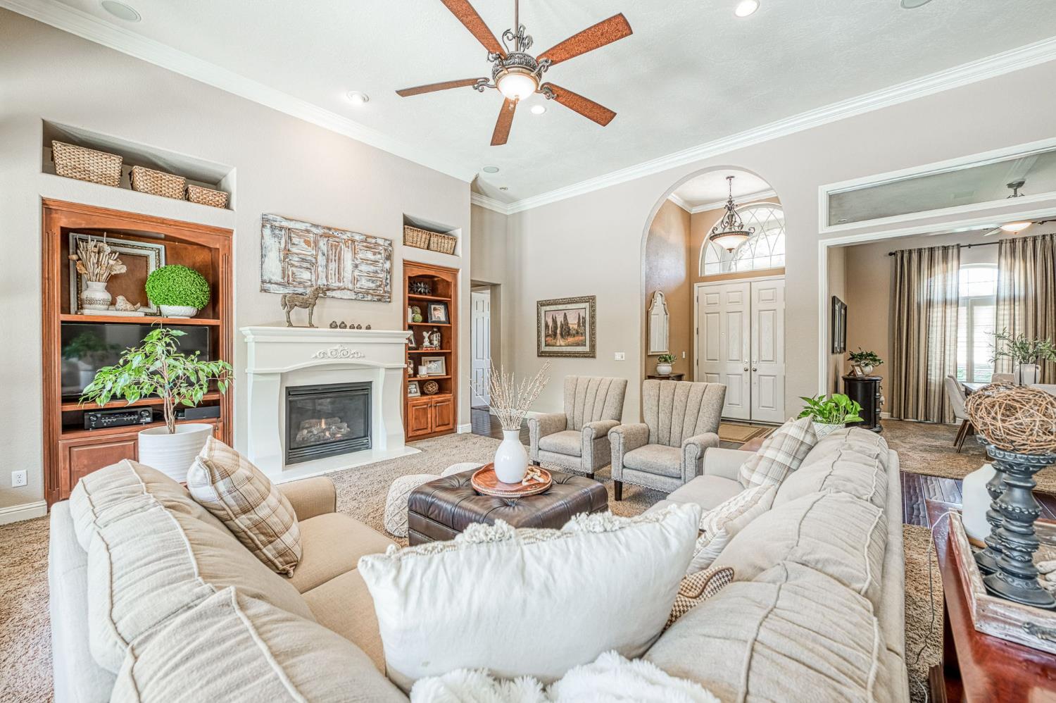 526 W Powers, Clovis, CA 93619