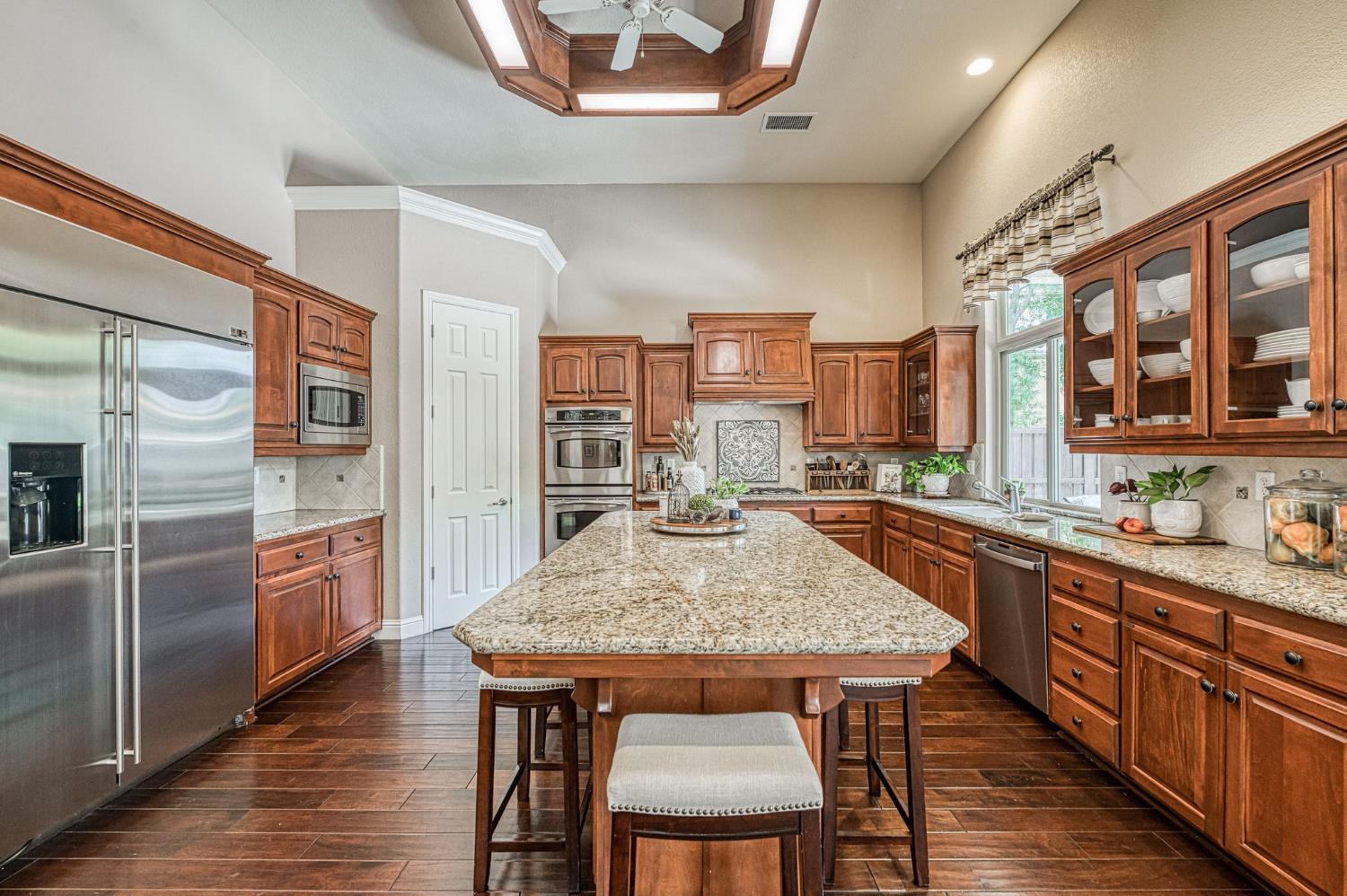 526 W Powers, Clovis, CA 93619