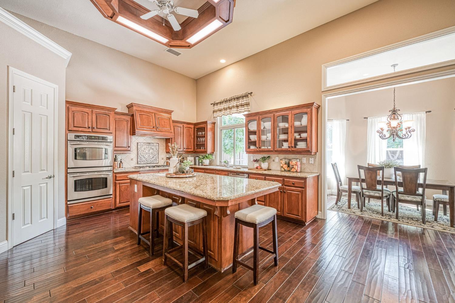526 W Powers, Clovis, CA 93619