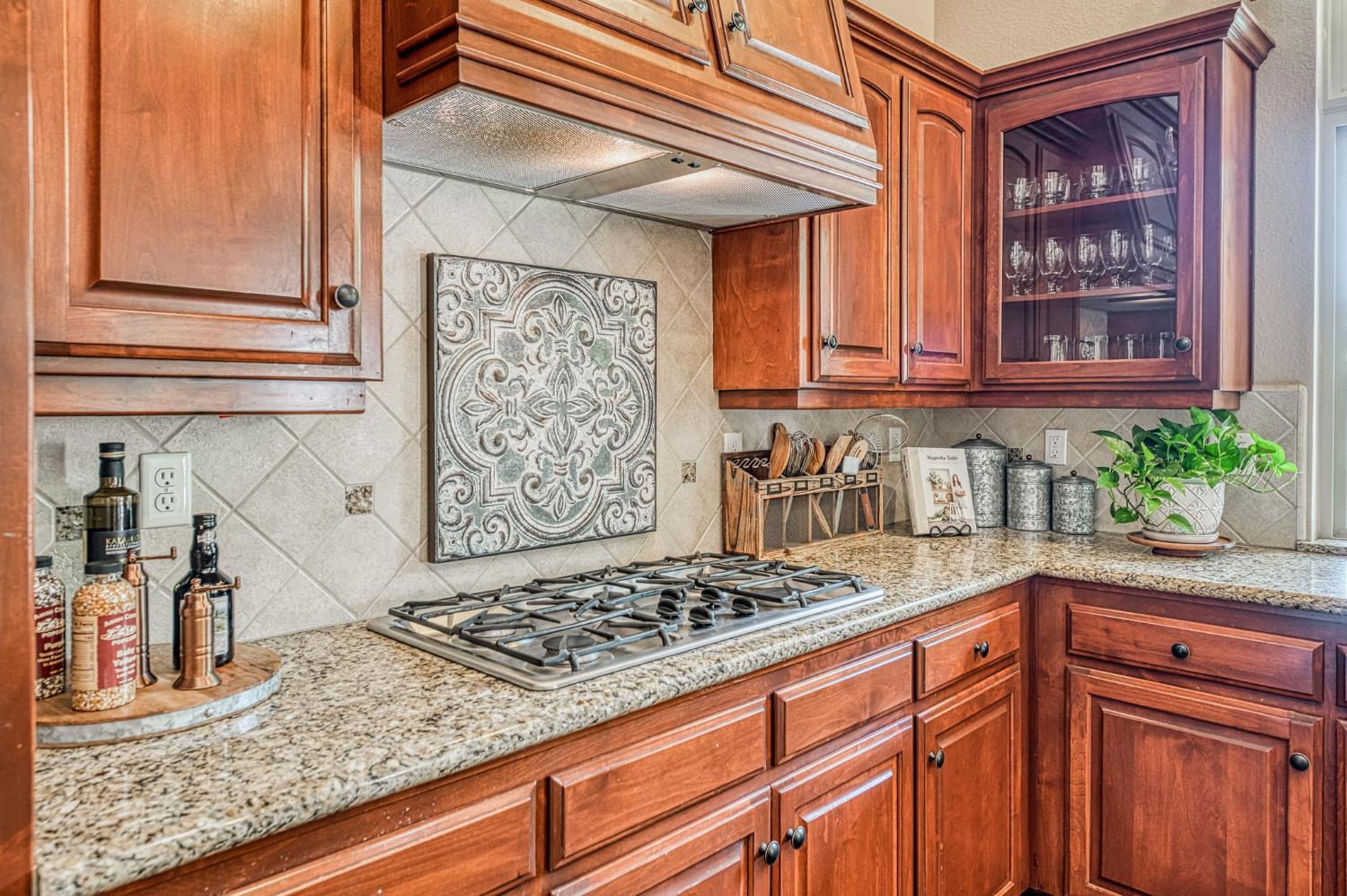 526 W Powers, Clovis, CA 93619
