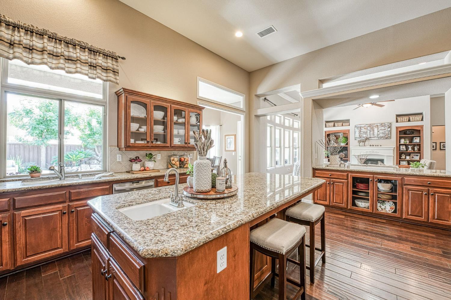 526 W Powers, Clovis, CA 93619