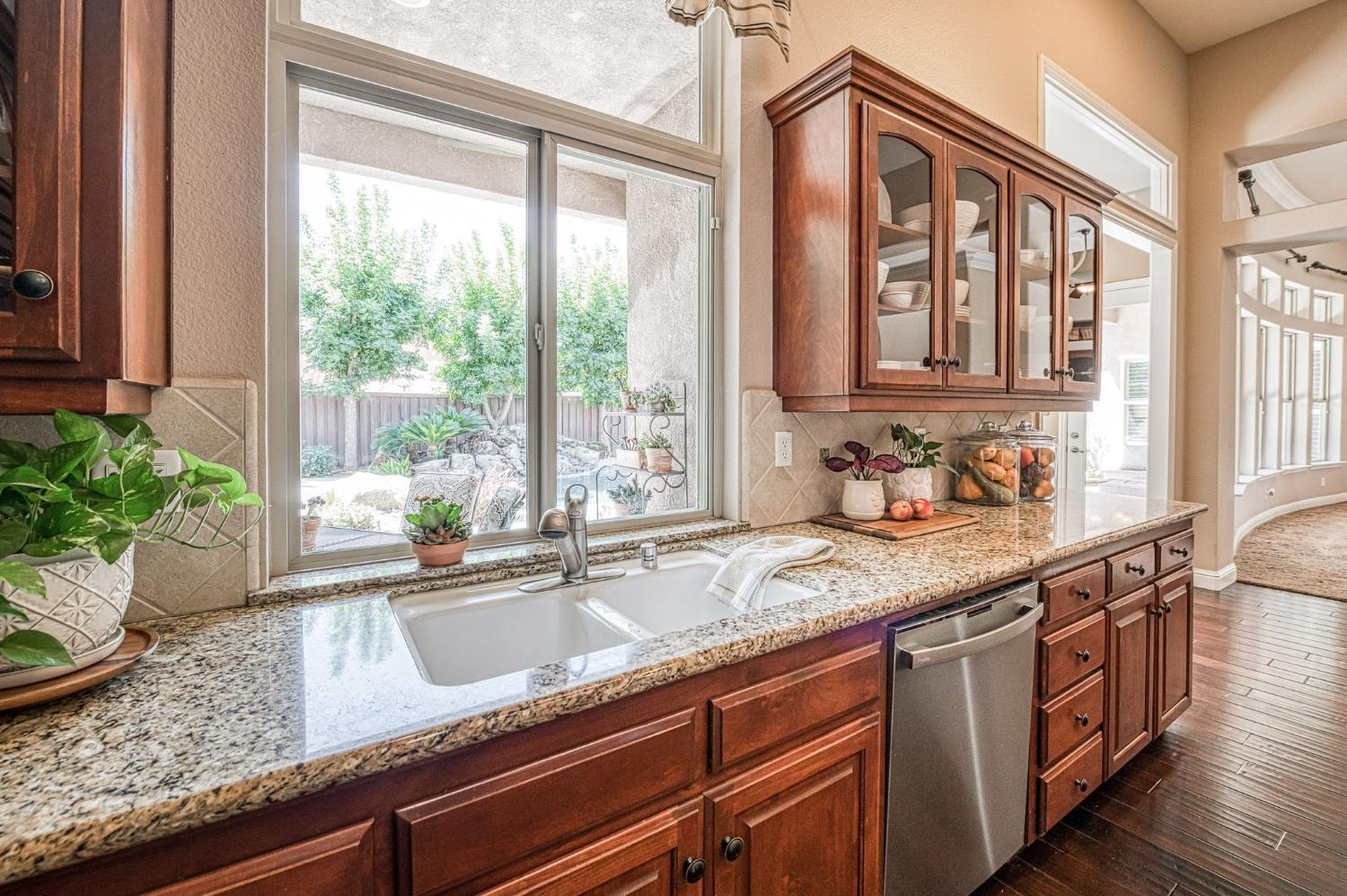526 W Powers, Clovis, CA 93619