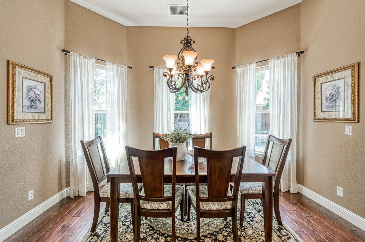 526 W Powers, Clovis, CA 93619