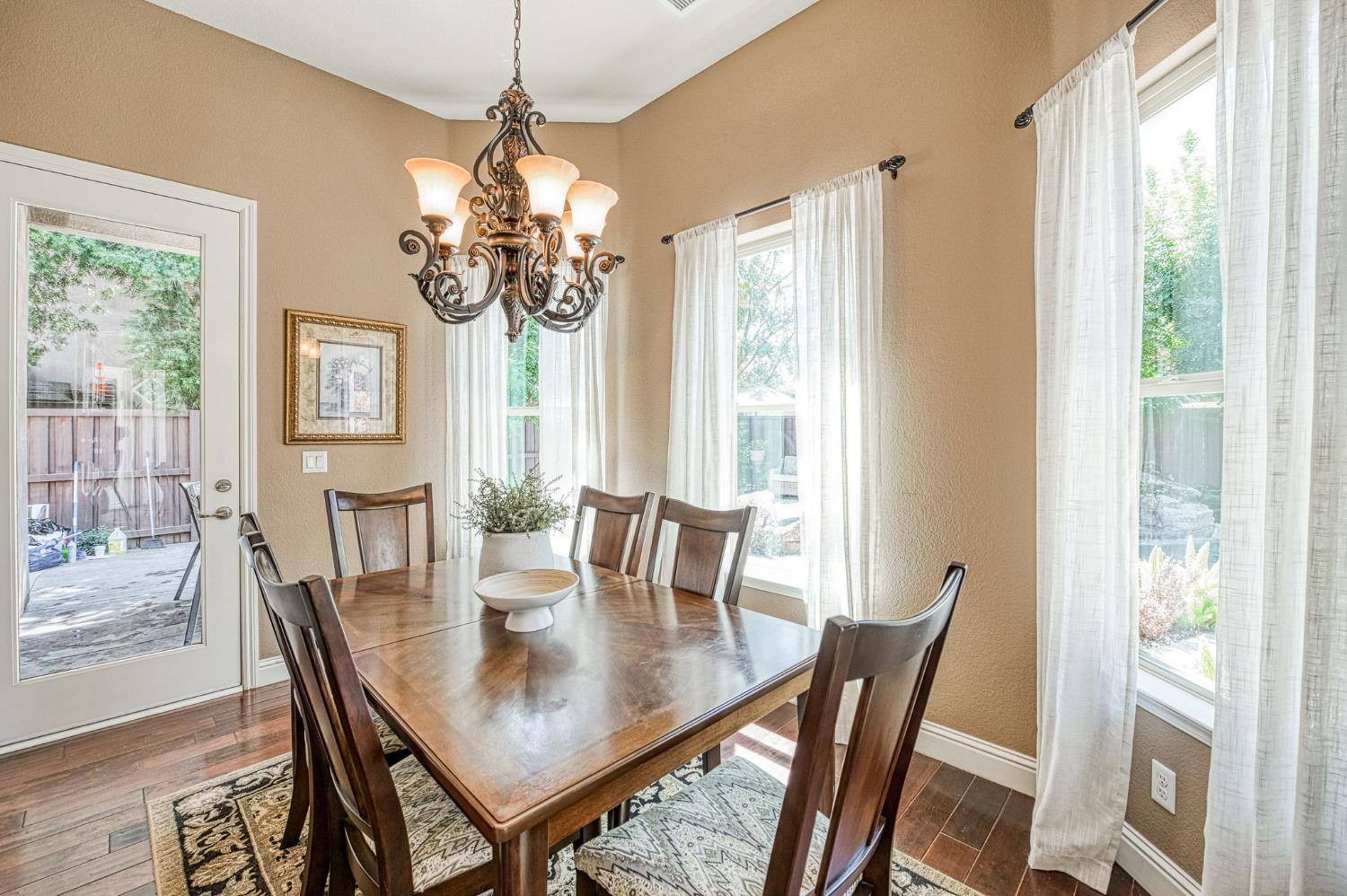 526 W Powers, Clovis, CA 93619