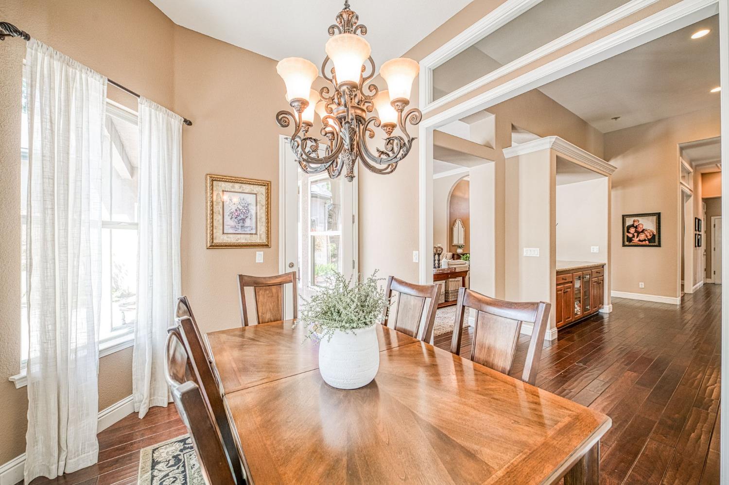 526 W Powers, Clovis, CA 93619