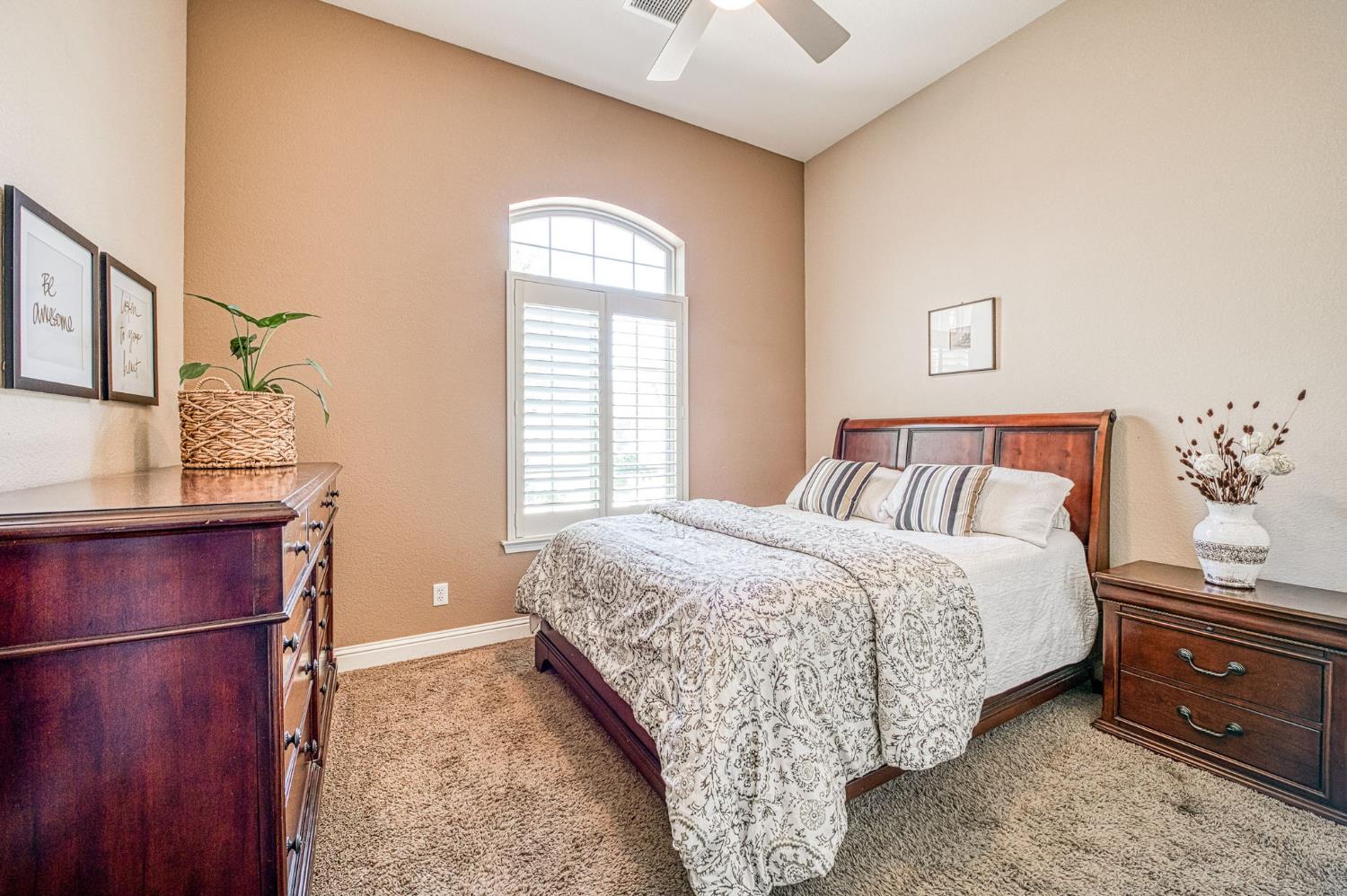 526 W Powers, Clovis, CA 93619