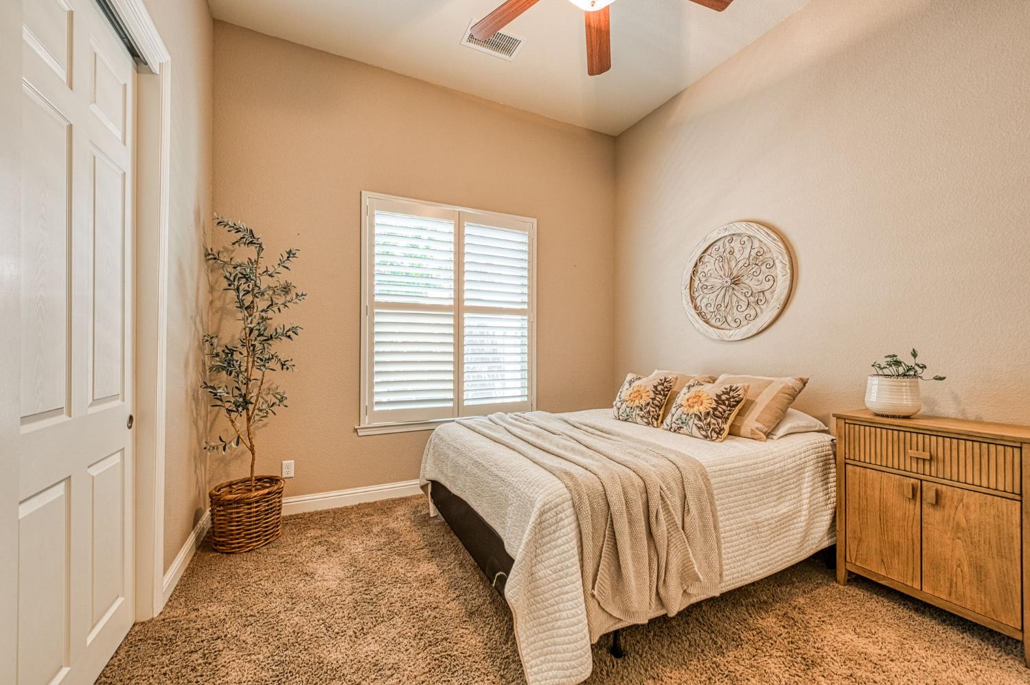 526 W Powers, Clovis, CA 93619