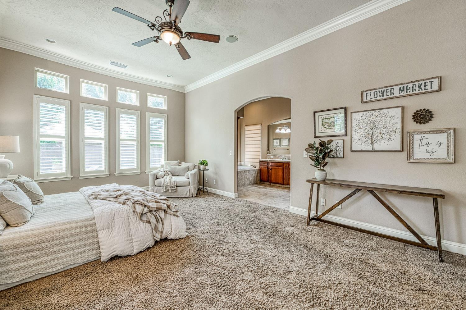 526 W Powers, Clovis, CA 93619