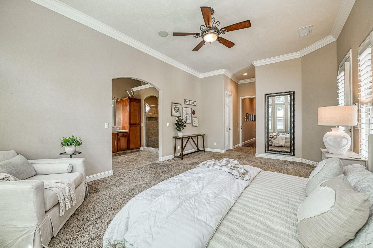 526 W Powers, Clovis, CA 93619