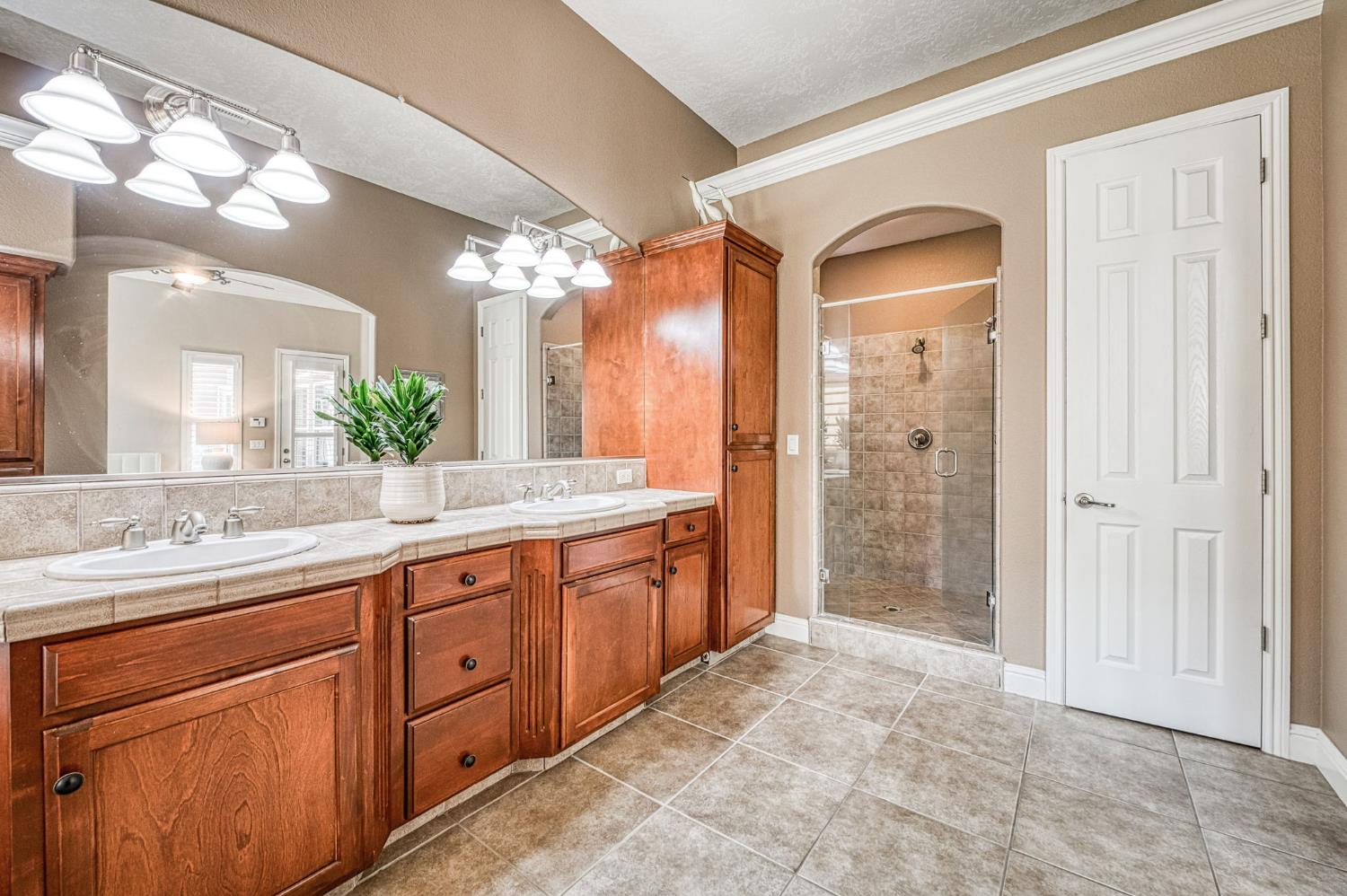 526 W Powers, Clovis, CA 93619