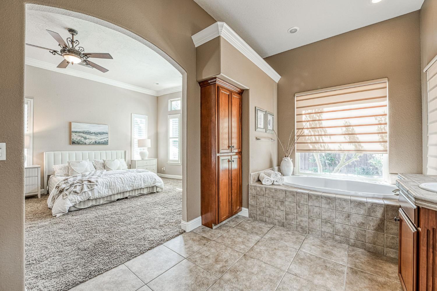 526 W Powers, Clovis, CA 93619