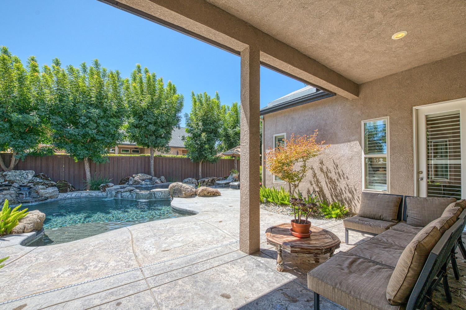 526 W Powers, Clovis, CA 93619