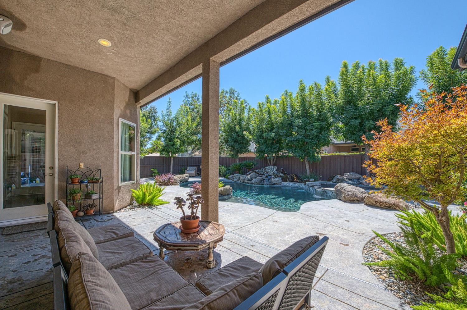 526 W Powers, Clovis, CA 93619