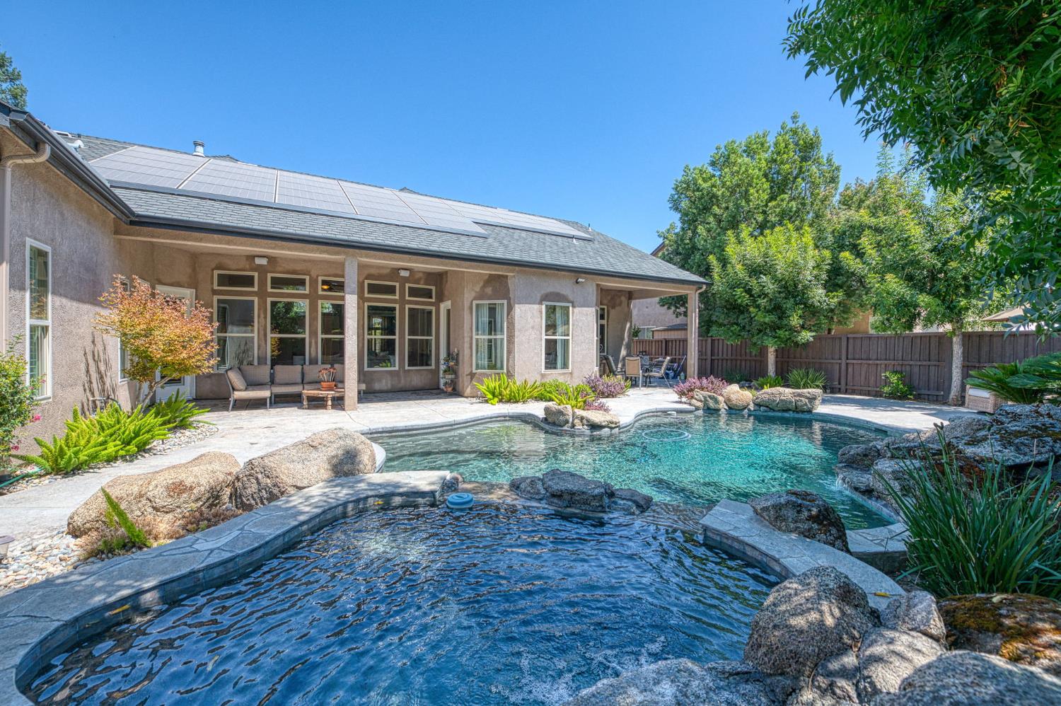 526 W Powers, Clovis, CA 93619